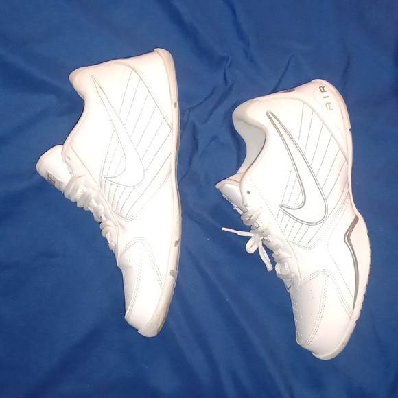 Pristine white on white Nike sneakers - Picture 2 of 4